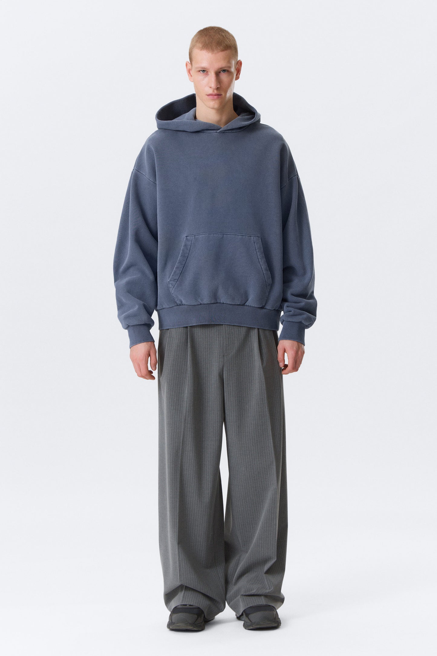 Locker geschnittener Hoodie aus schwerer Baumwolle