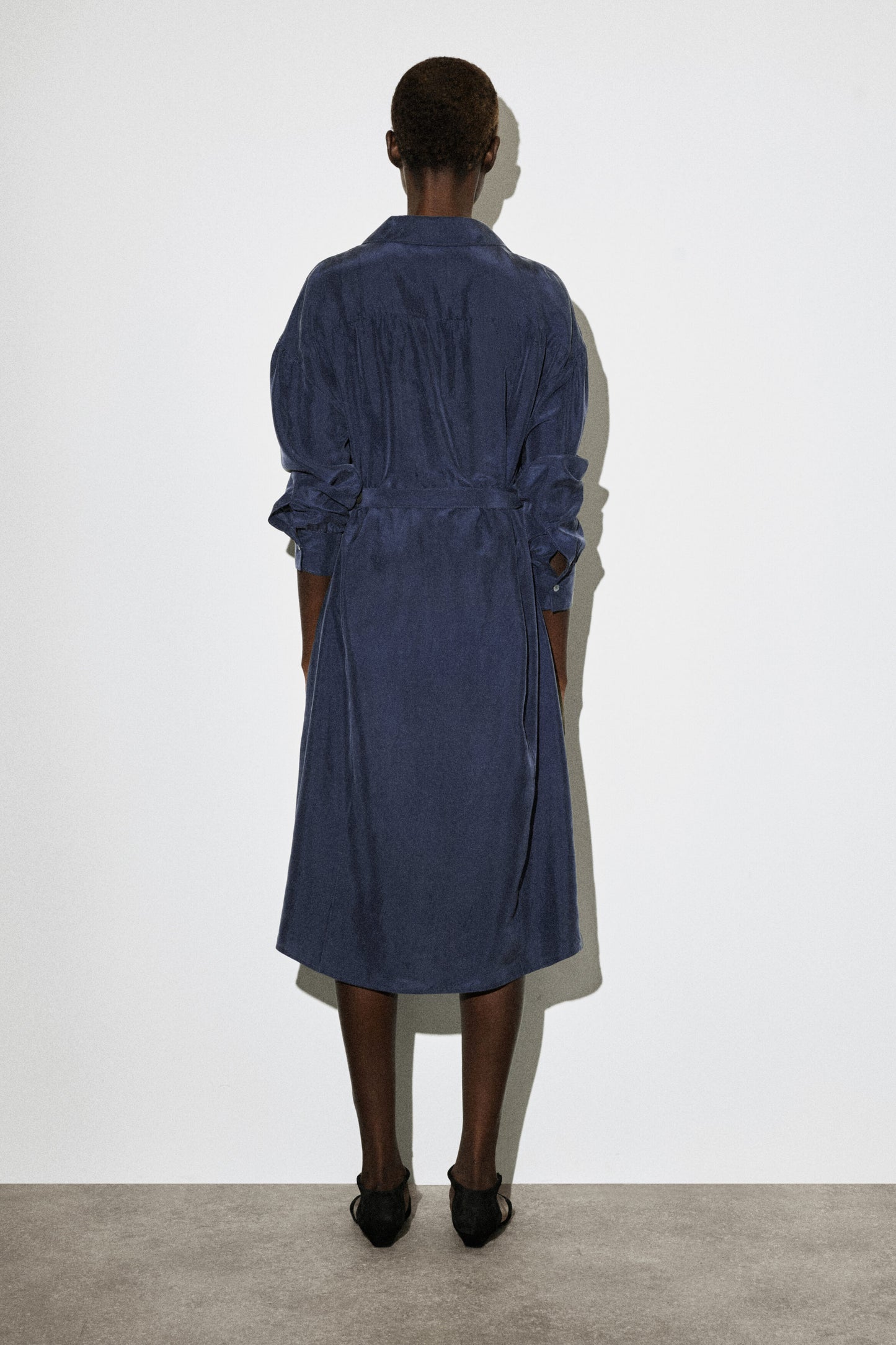 GATHERED CRINKLED-SILK MIDI SHIRT DRESS